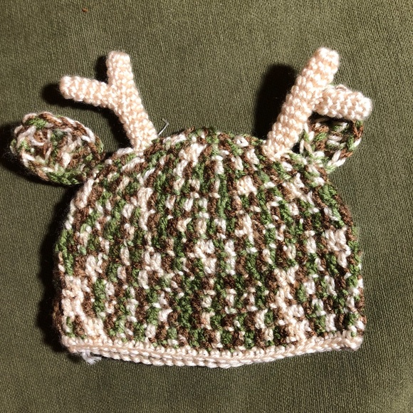 Hand Crocheted Infant 2 pieces Set Camo Deer Hat and Diaper Cover Set - Picture 4 of 7
